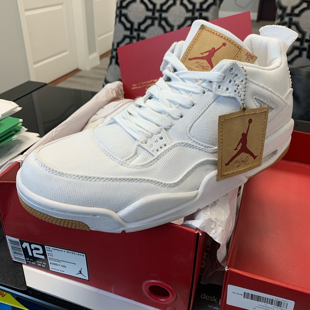 Air Jordan Nikes - Picture 3 of 16